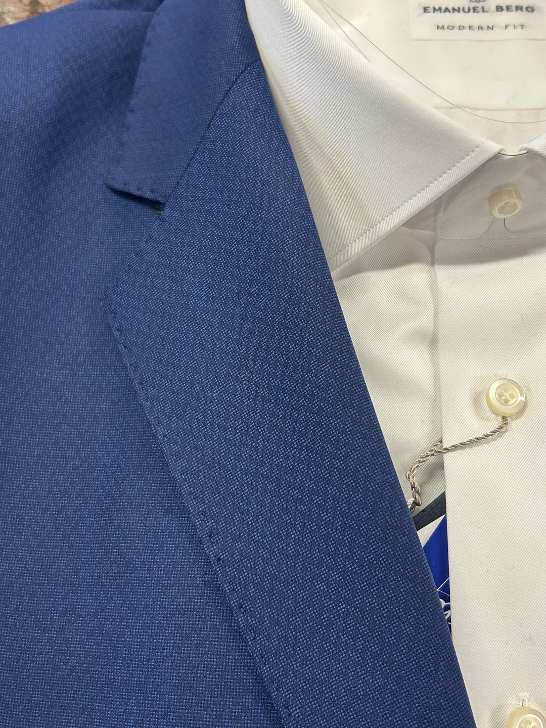 TEXTURED SOLID SUIT