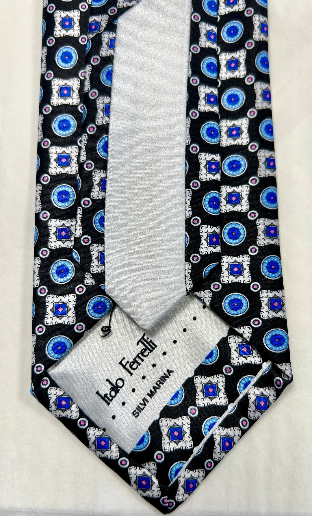 GEOMETRIC  NECKTIE