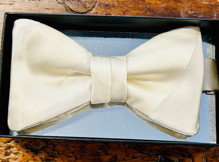 BOLD STRIP BOWTIE