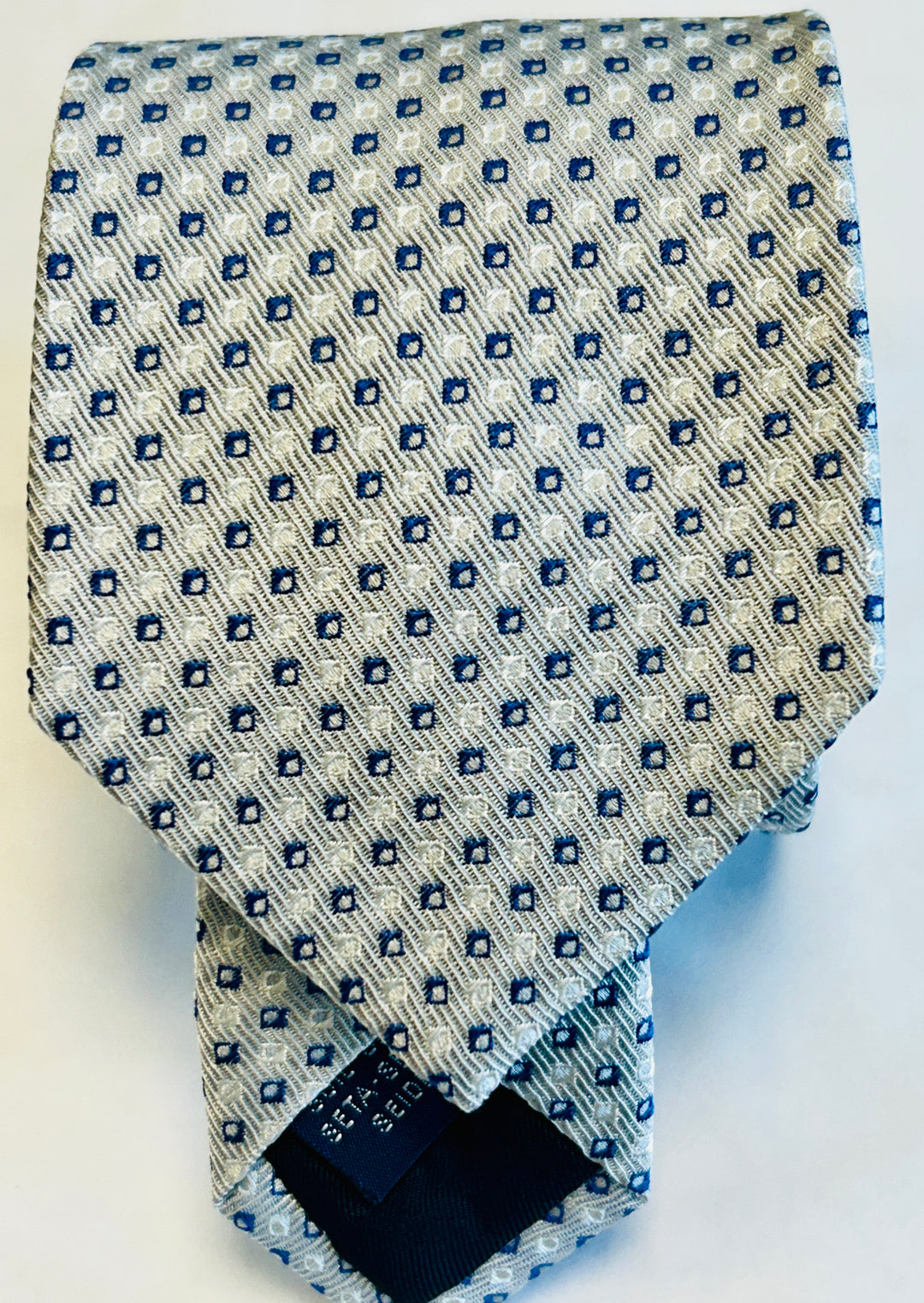 MICRO CUBE NECKTIE