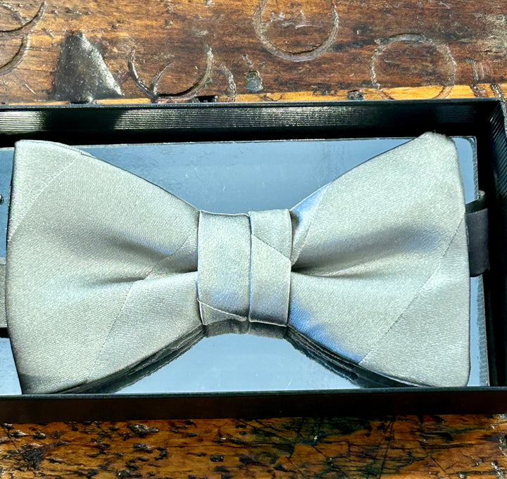 BOLD STRIP BOWTIE